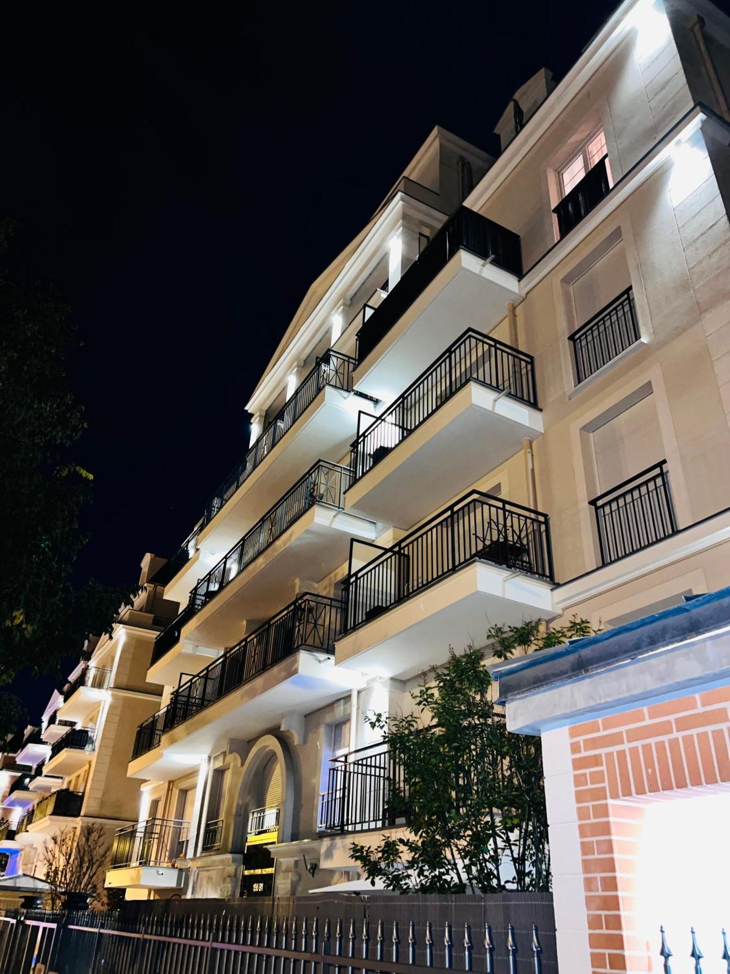 Les Residences De Djibril Le Blanc-Mesnil Dış mekan fotoğraf